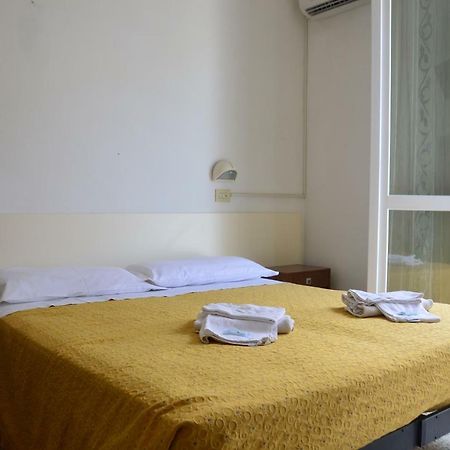 Hotel Moroni ริมินี ภายนอก รูปภาพ