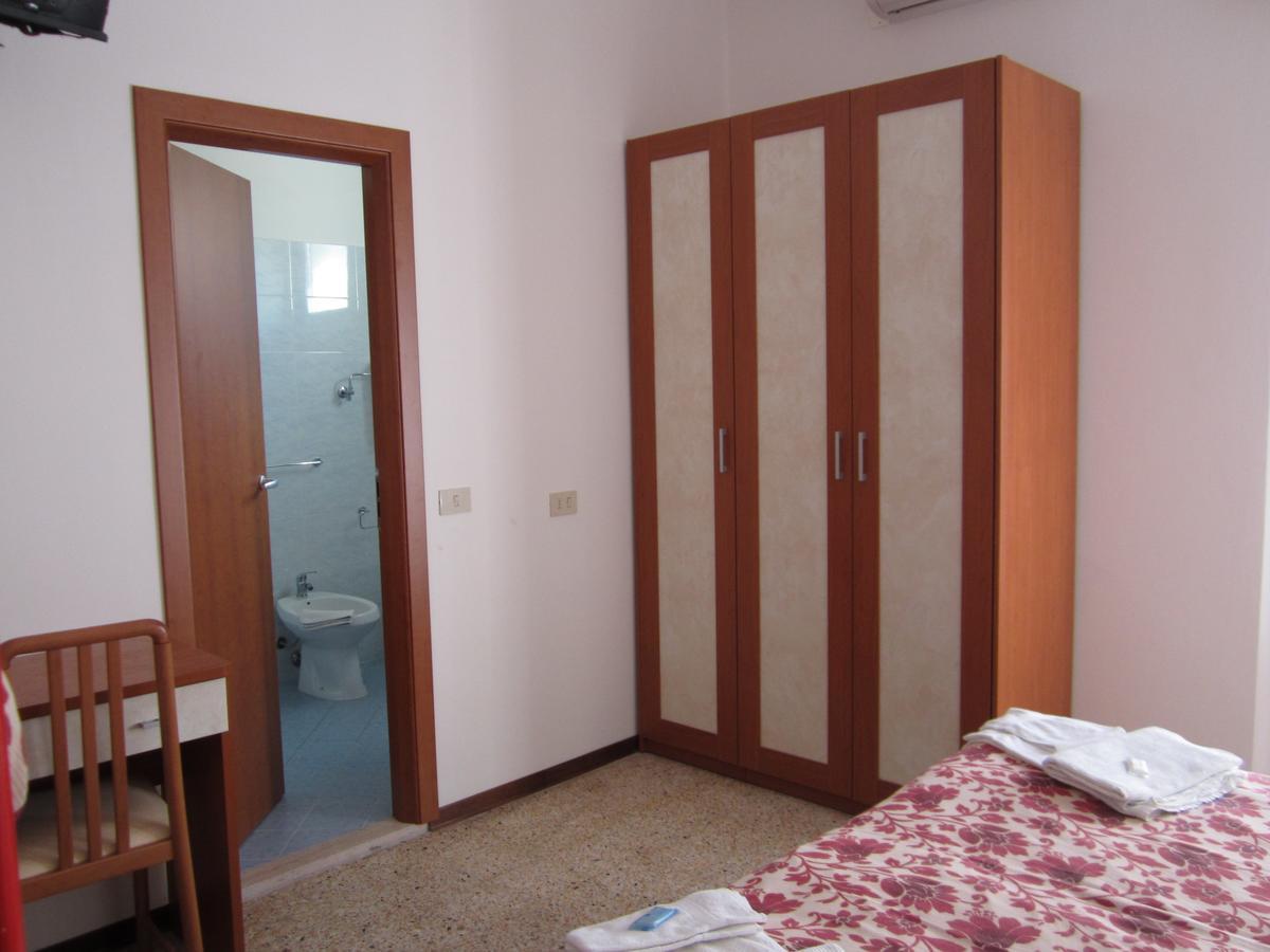 Hotel Moroni ริมินี ภายนอก รูปภาพ