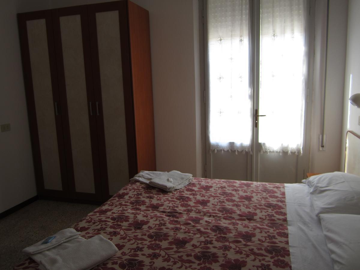 Hotel Moroni ริมินี ภายนอก รูปภาพ