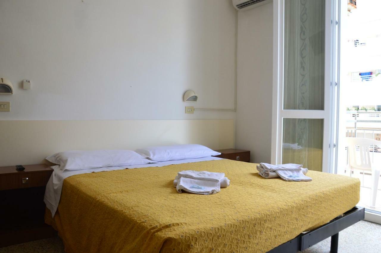 Hotel Moroni ริมินี ภายนอก รูปภาพ