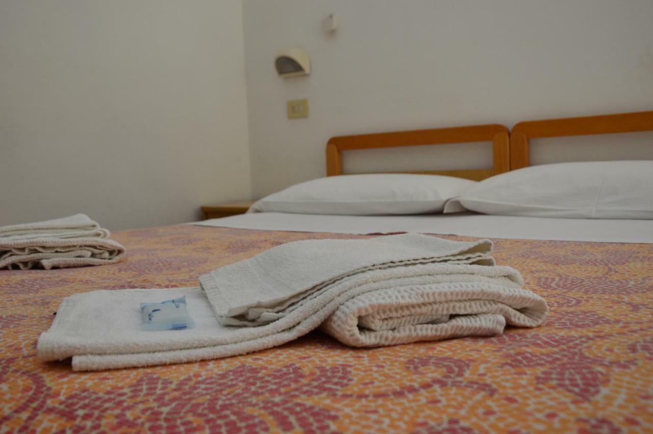 Hotel Moroni ริมินี ภายนอก รูปภาพ